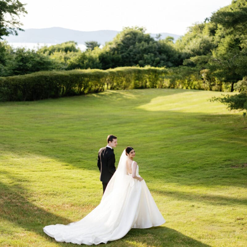 wedding couple on tappan hill grounds