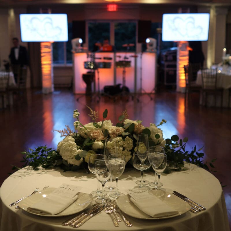 Sweetheart wedding table at Tappan Hill Mansion Hudson room